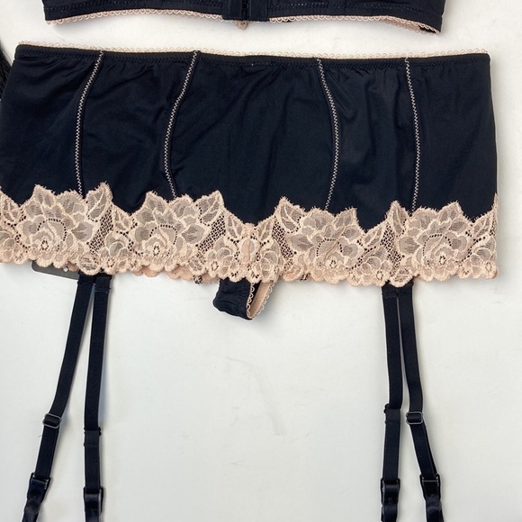 Kardashian Kollection NWT Lace Entice Corset 34B & Boy Short Garter M Coquette - Picture 14 of 16